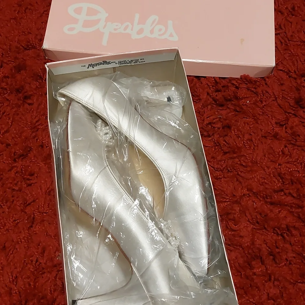 Vintage White Satin Wedding Shoes with Beads - Picture 10 of 11